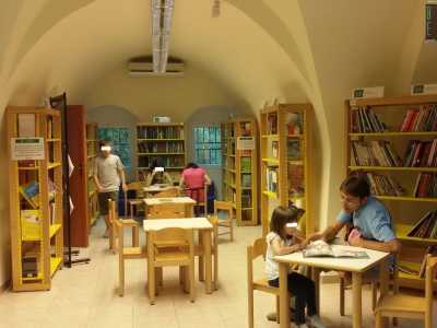 Entrambe completamente ristrutturate, ospitano una la �Biblioteca dei ragazzi e della ragazze�...